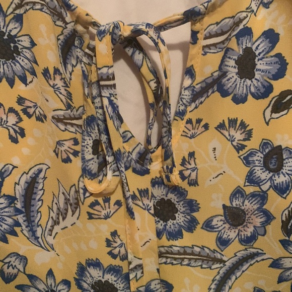 Peacocks yellow and blue blouse. Light yellow with blue flowers. - Picture 3 of 5